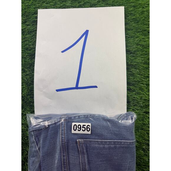 Madewell Womens Slim Straight Jeans Button Fly Lt Blue Wash Sz 32 Distressed Hem - Picture 15 of 15